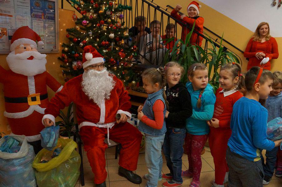 Święty Mikołaj w Szkole Podstawowej w Dunowie